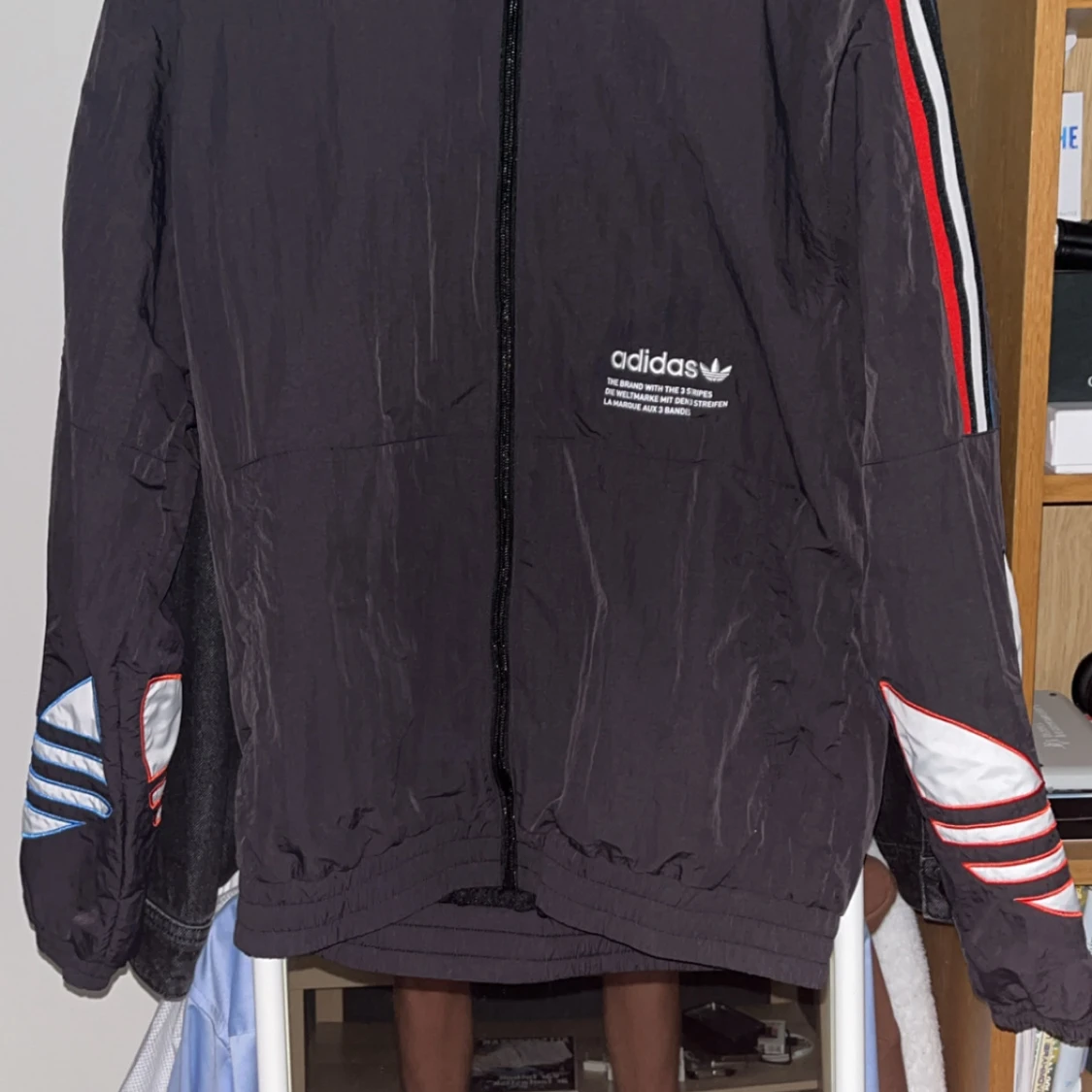 Svart vindjacka från Adidas S