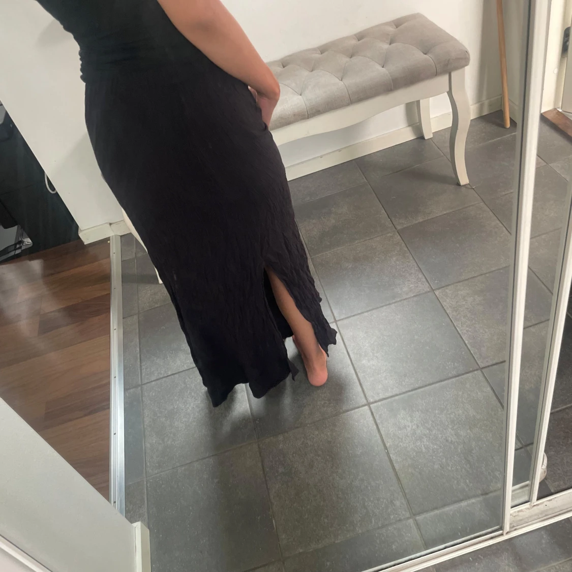 Svart långkjol med slits - 1