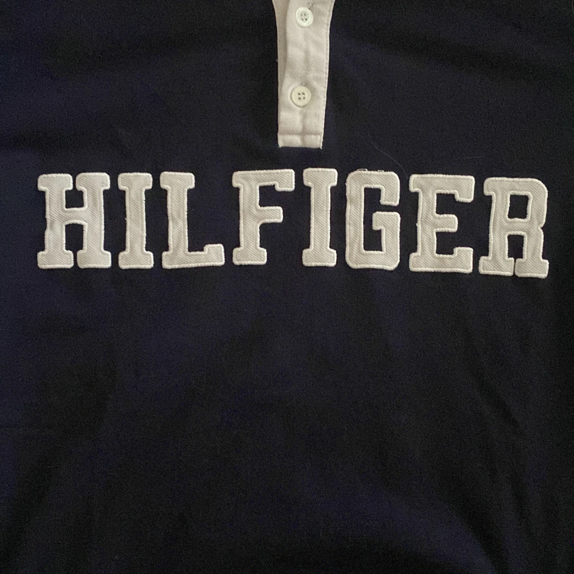 Blå pikétröja från Tommy Hilfiger - 2