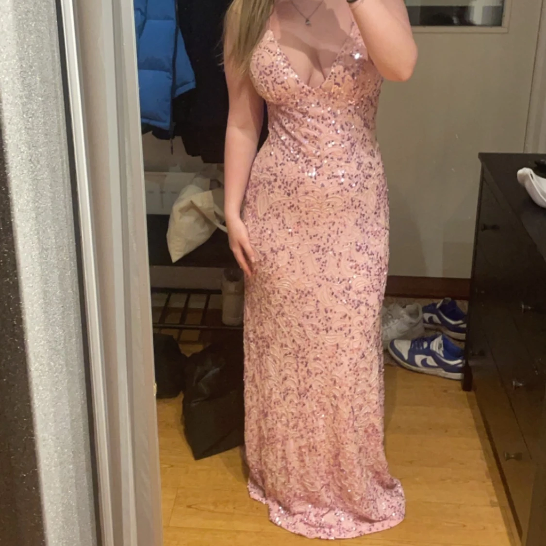 Rosa glittrig långklänning