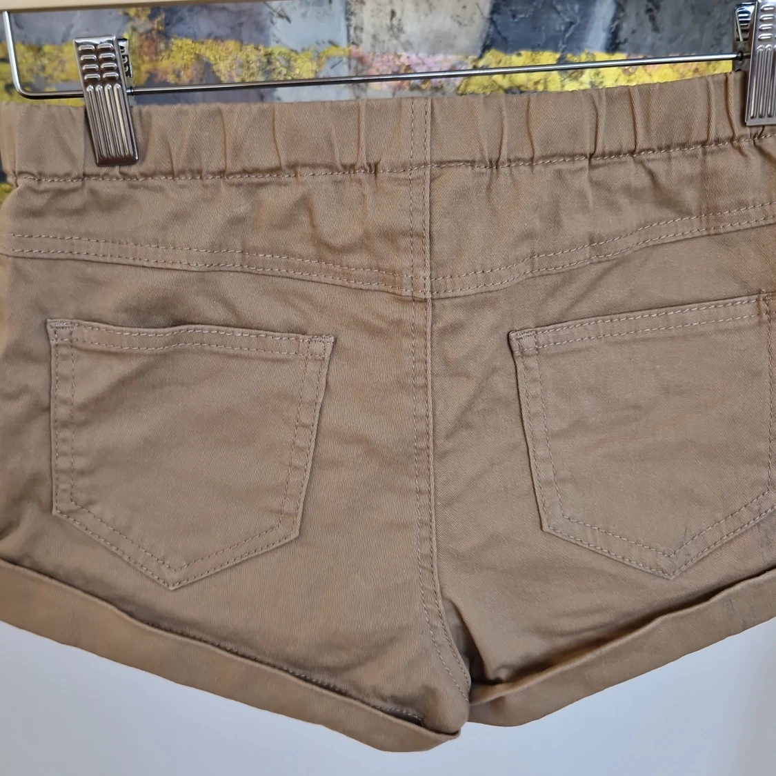 Beige shorts med fickor - 3