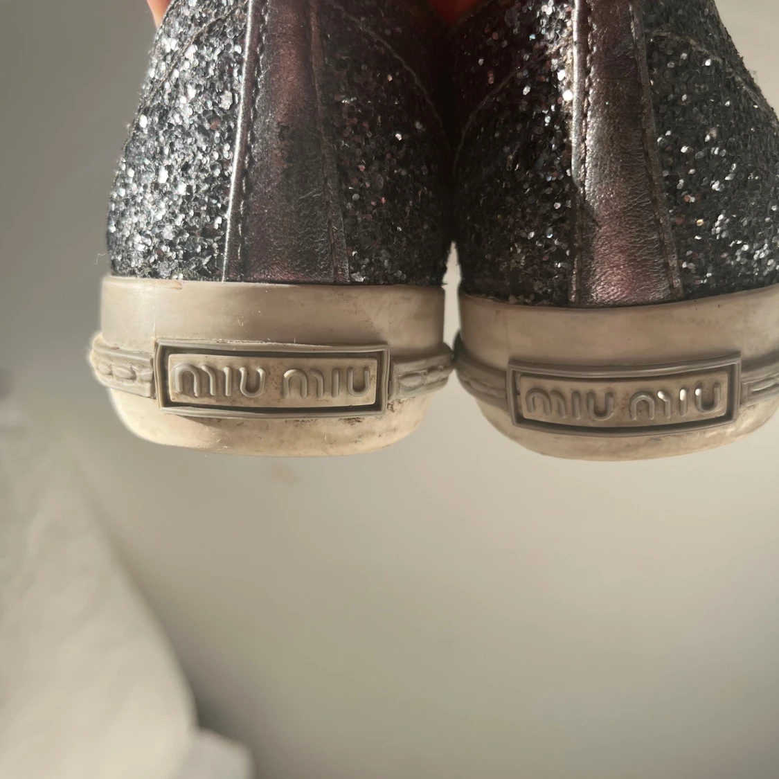 Glittriga sneakers från Miu Miu - 1