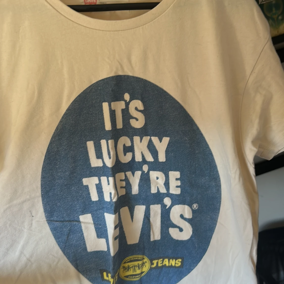 Vit t-shirt från Levi's med tryck