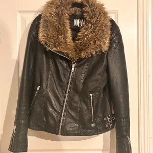 Jofama kenza skinnjacka leather - Size L but tailored to M M/L  #grunge #aesthetic #alternative #s #rock #goth #grungeaesthetic #punk #music #emo #nirvana #grungestyle #grungegirl #gothic #gothgirl #kurtcobain #metal #art #alternativegirl #alt #egirl #love #tumblr #vintage #dark #fashion #grungefashion #grungeaesthetics #rocknroll #davegrohl  #y #k #s #kaesthetic #kfashion #vintage #fashion #aesthetic #sfashion #explorepage #explore #streetwear #grunge #kstyle #emo #style #ootd #smallbusiness #depop #nostalgia #early #pinterest 