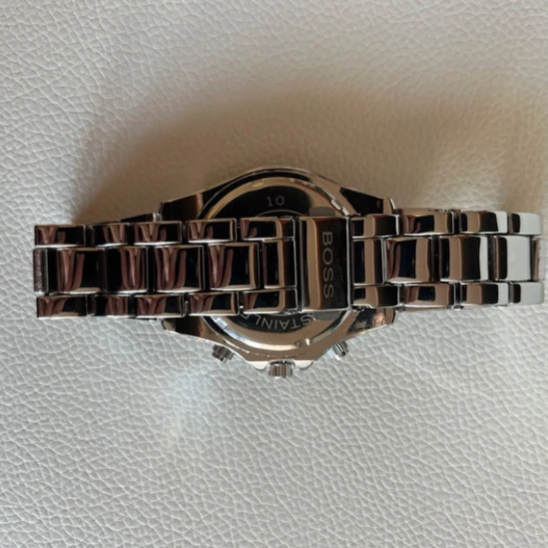 Silverfärgad klocka från Boss - 1