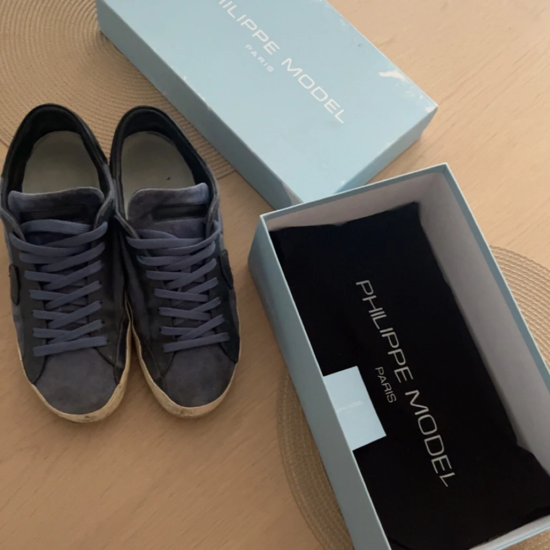 Blå sneakers från Philippe Model