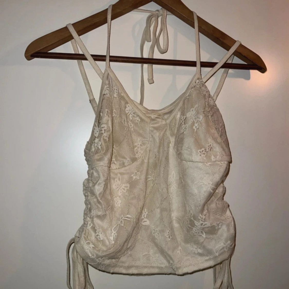 Beige linnetopp med snörning