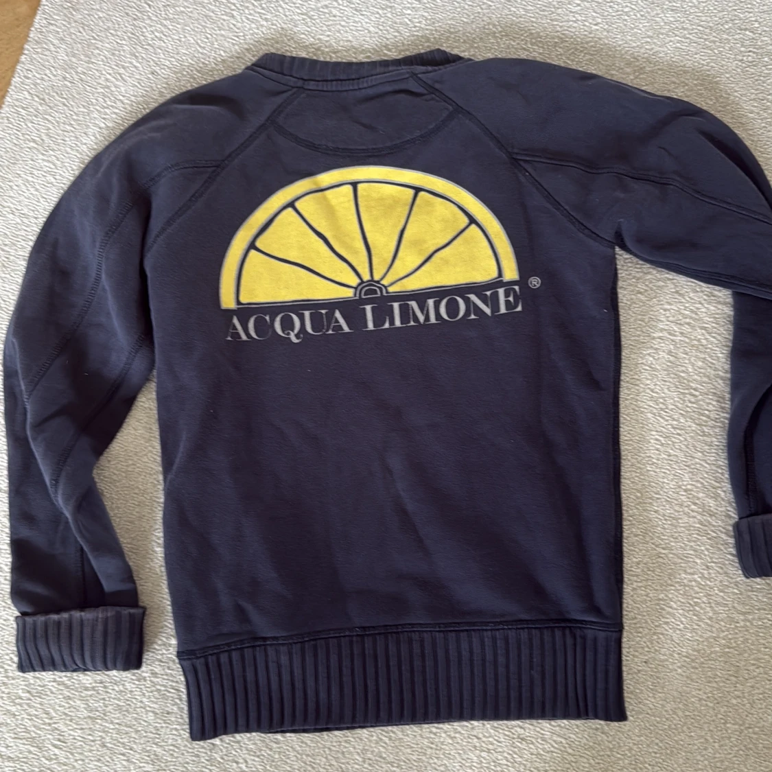 Mörkblå sweatshirt från Acqua Limone - 2