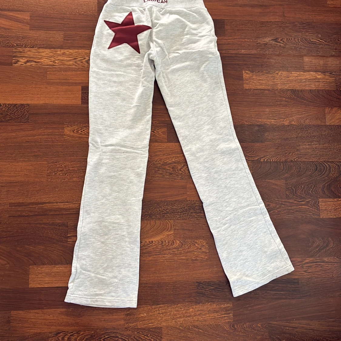 Grå mjukisbyxor LADICAH med stjärna XS - 1