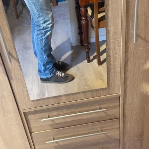 Väldigt sällsynta margiela gats - Maison margiela gats I färgen svart/brunt.    Köpta andra hand på Grailed, ingen box ingår. Finns inte längre och är sällsynta. Kan garantera äkthet då jag har haft 5 par nu, flera köpta nya från hemsidor som Mytheresa. Skorna är storlek 45 men kan passa dig som bär 44