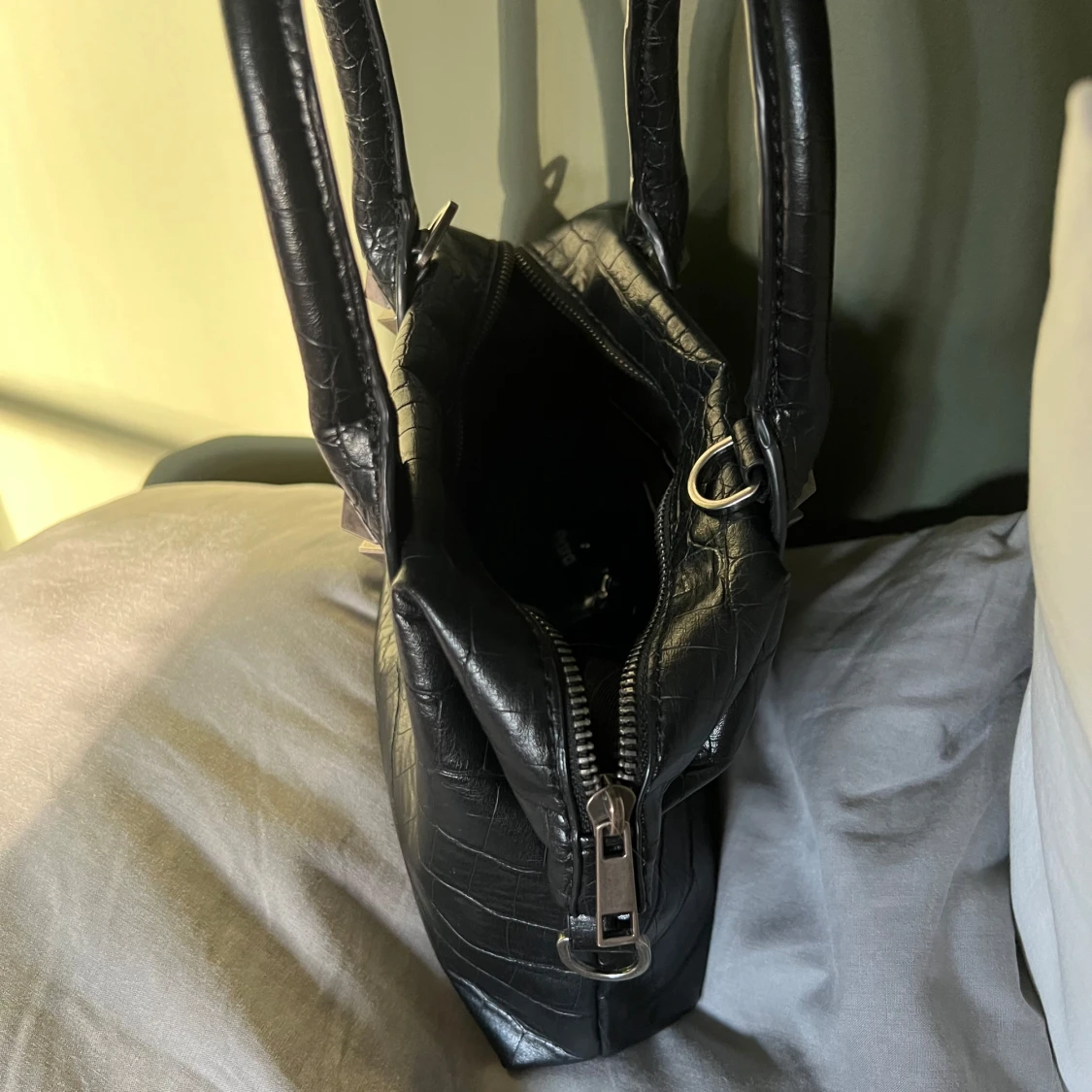 Svart handväska skinnimitation - 2