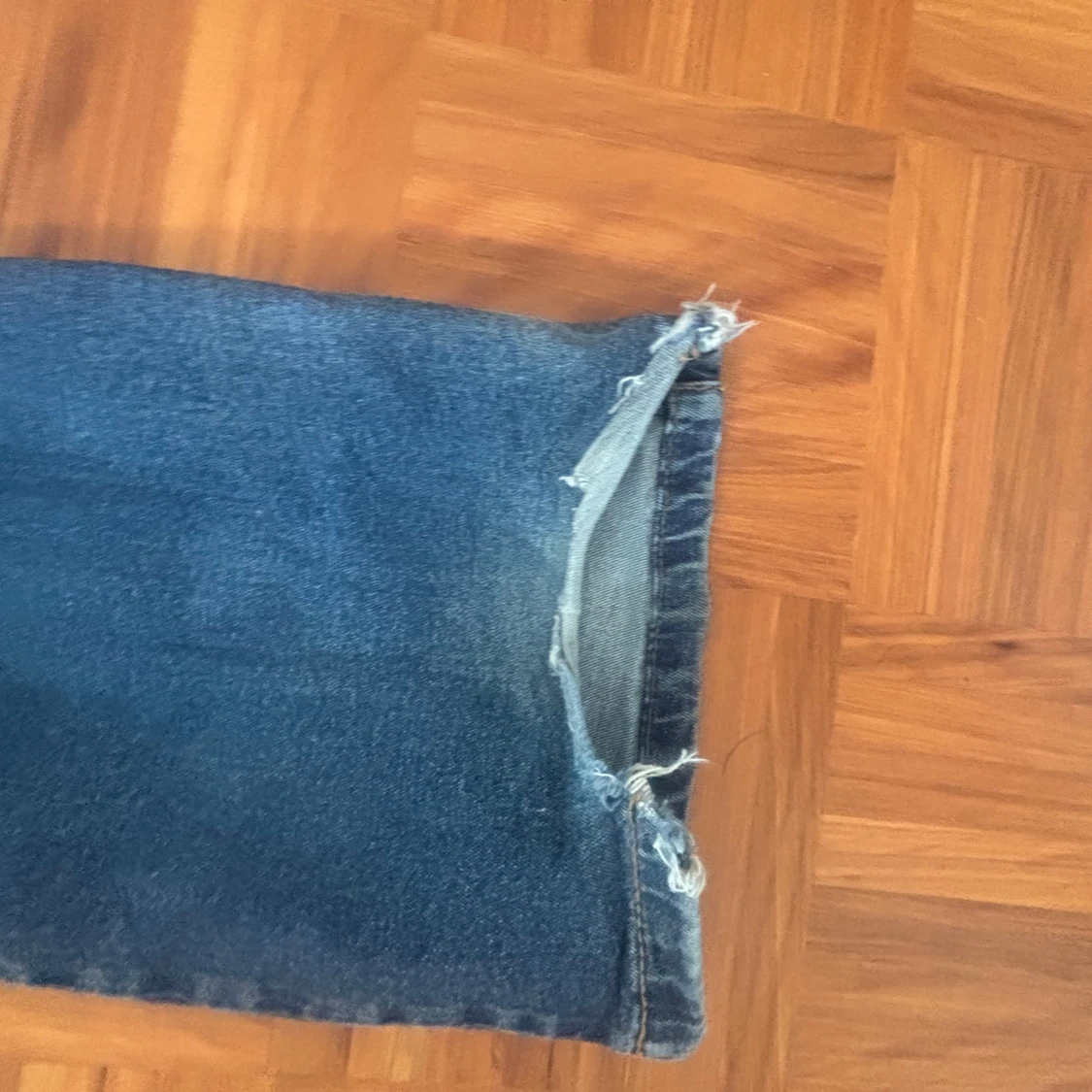 Blå bootcut jeans med slitningar Bik Bok - 3