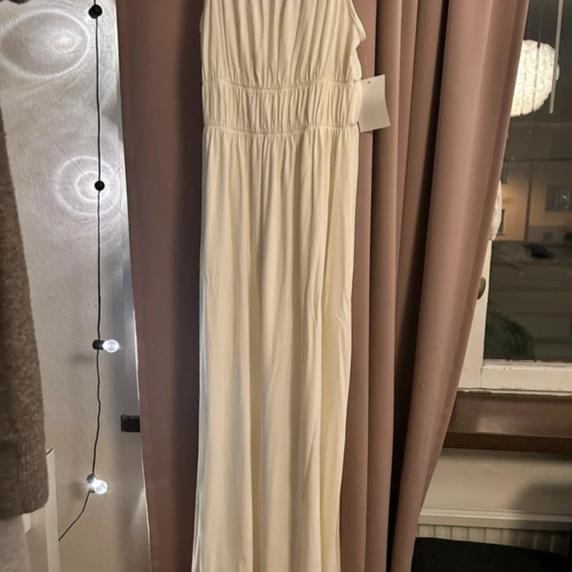 Ljus långklänning från Bubbleroom - 2