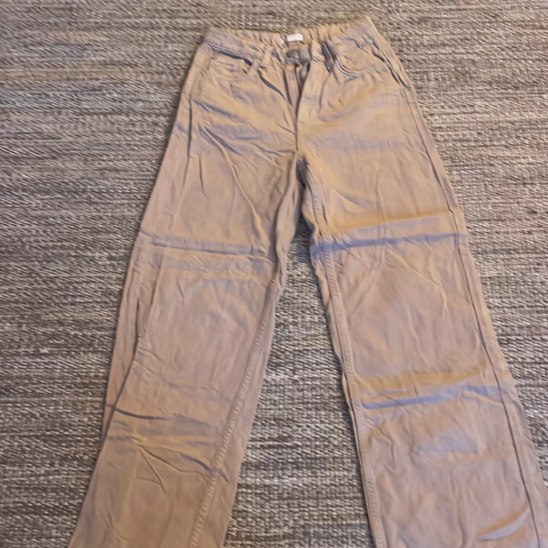 Beiga raka byxor i bomull