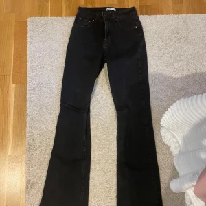 Svarta bootcut jeans💕 - Super snygga svarta jeans