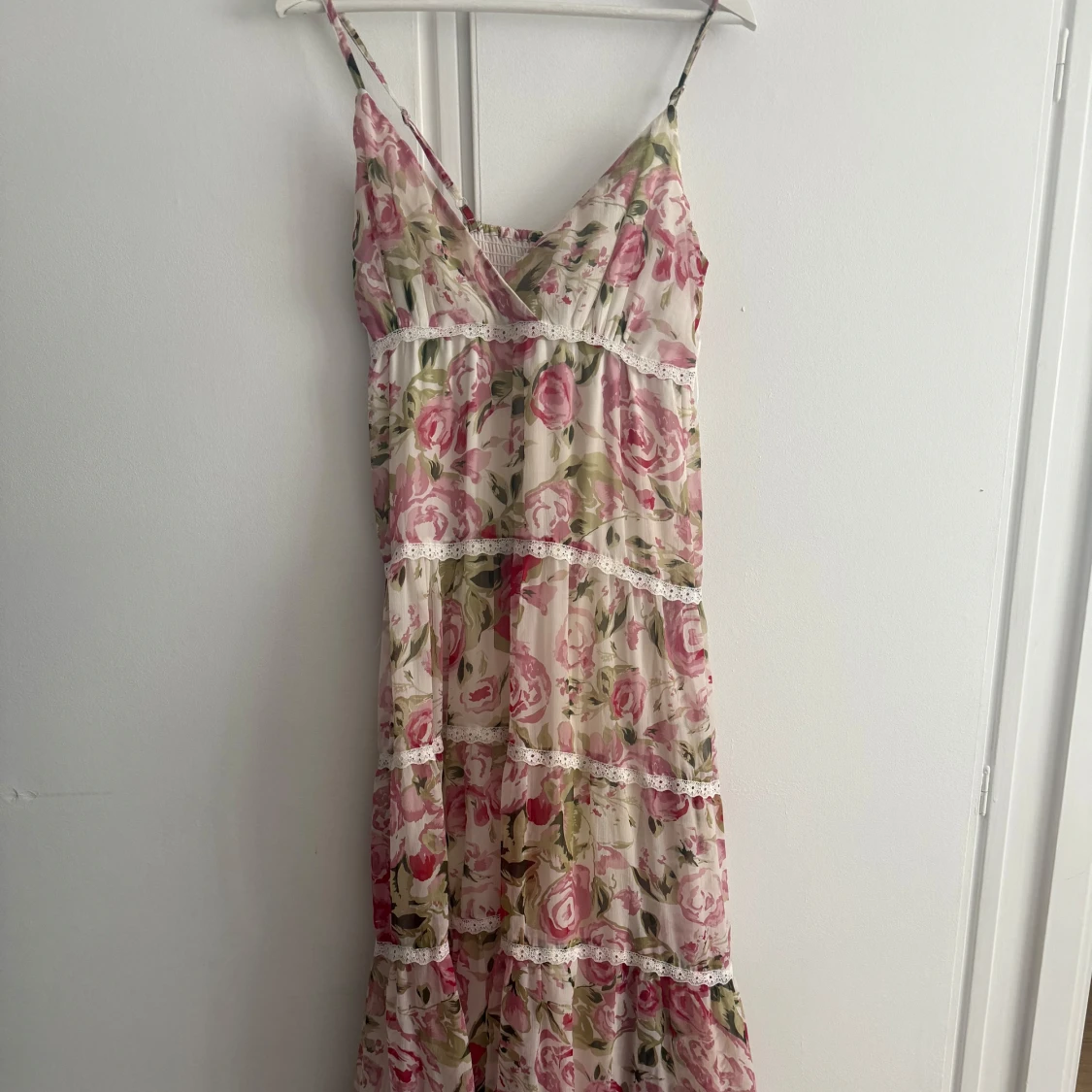 Blommig långklänning