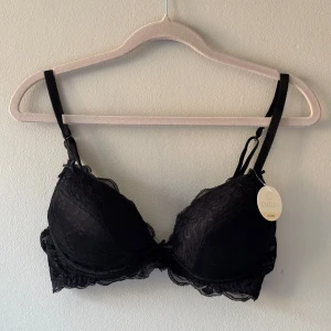 BH 70C - Endast testad, kan ej lämna tillbaka pga tog ej kvitto. Helt ny! Med byglar och vaddering. Ej push up utan vanlig.