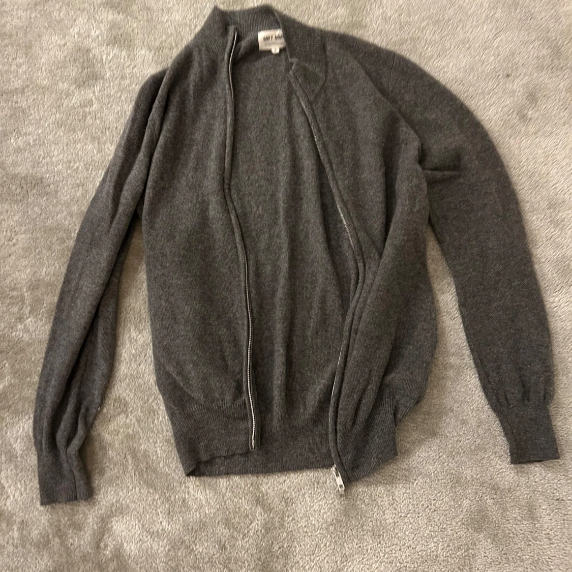 Grå kofta i kashmir från Soft Goat