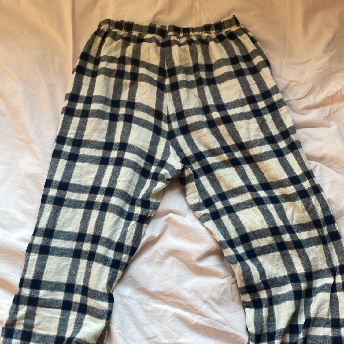 Rutig mjukisbyxa från Lindex  - 1