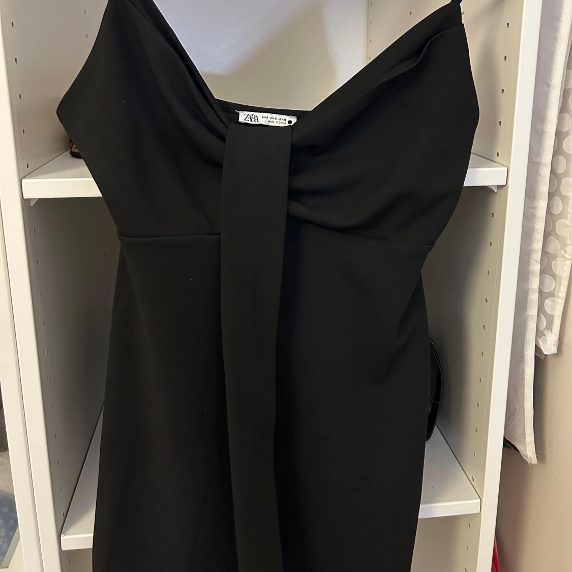 Svart kort klänning från Zara - 1