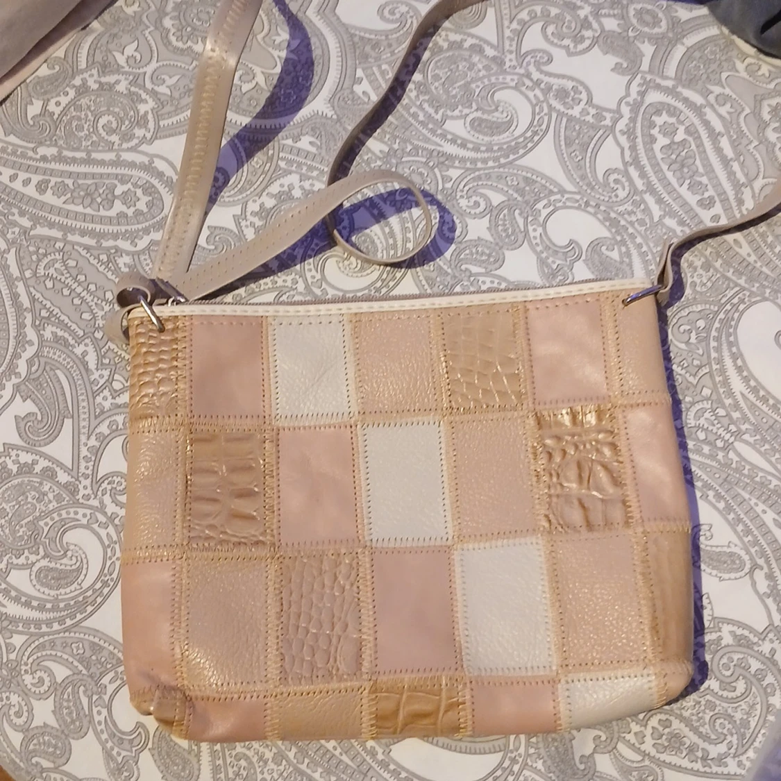 Beige och vit rutig axelväska i skinn - 1