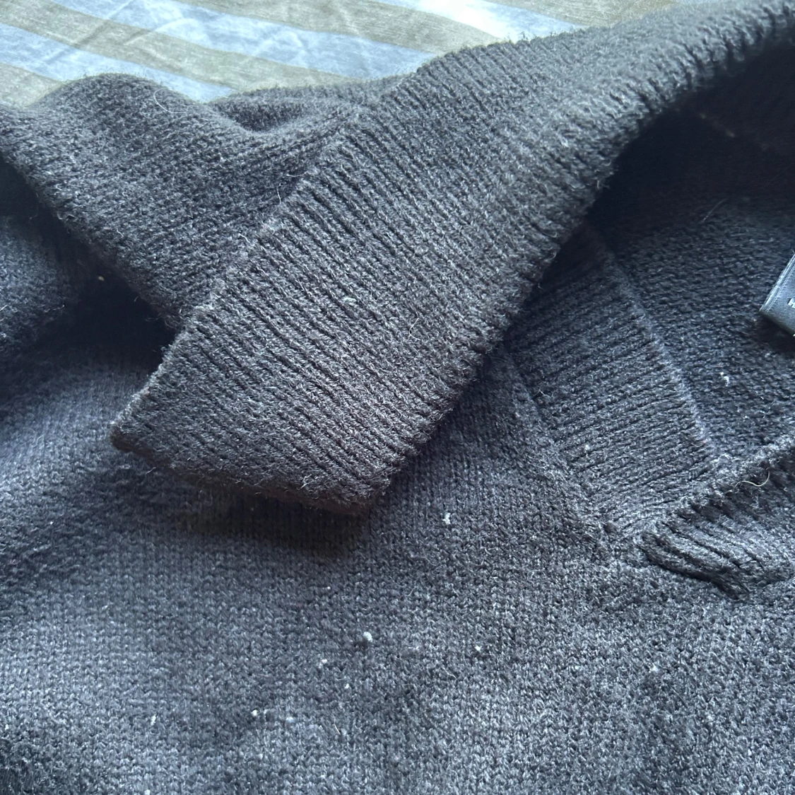 Svart stickad tröja - 2