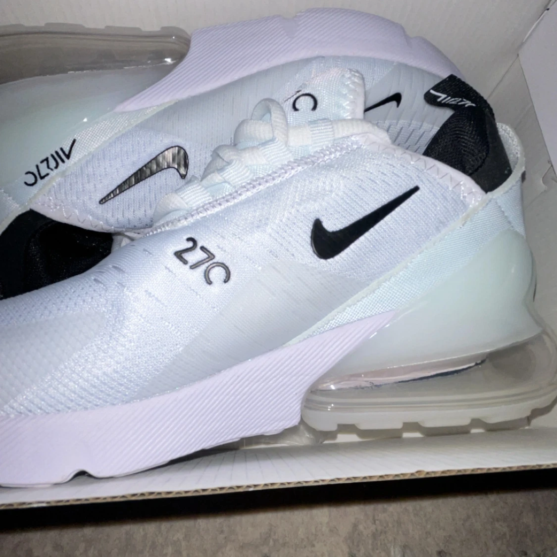 Nike Air Max 270 vit/svart strl 37.5 - 1