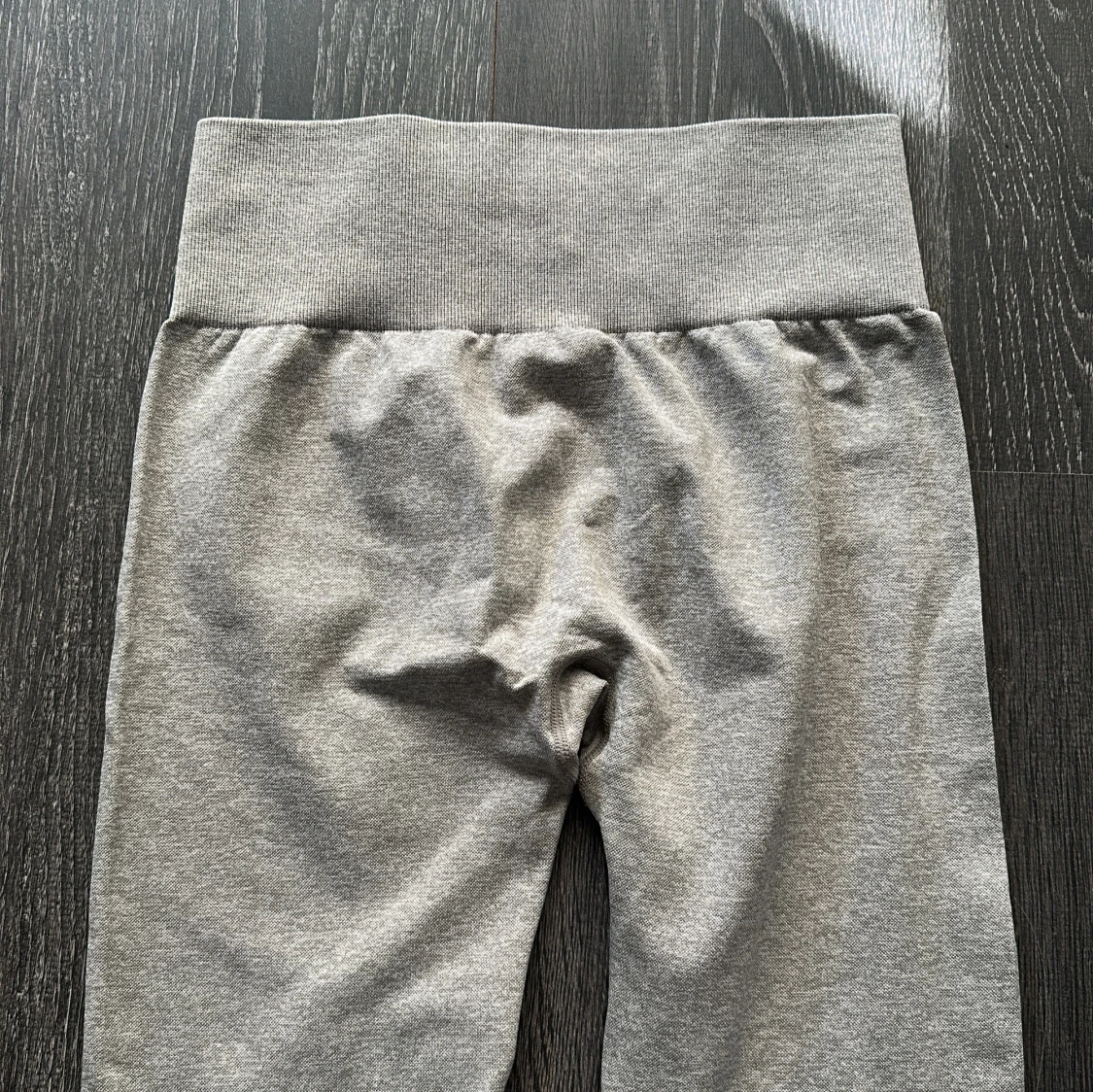 Grå leggings från Levity - 2