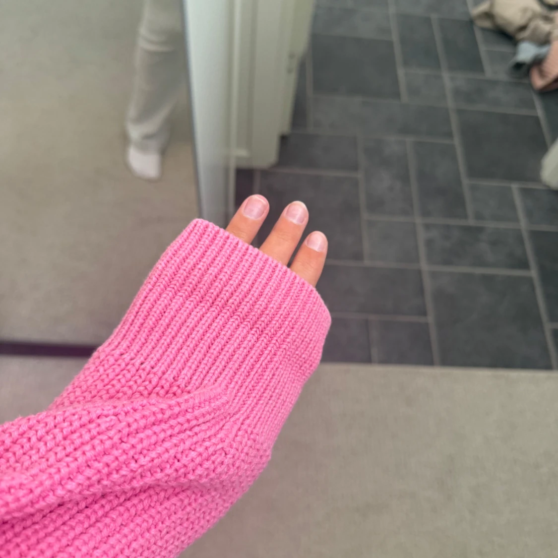 Rosa stickad kofta med knappar - 1