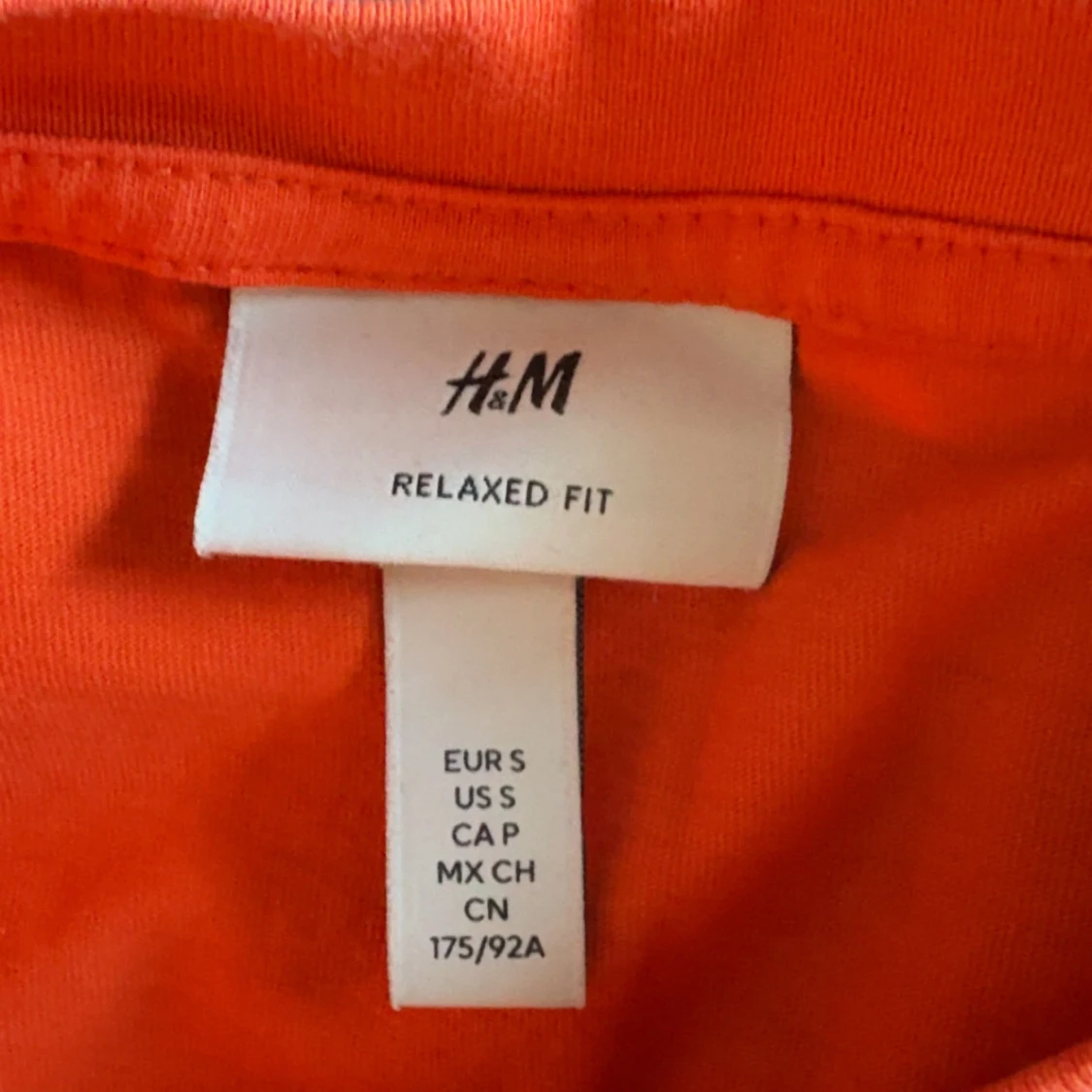 Orange t-shirt med tryck från H&M - 2