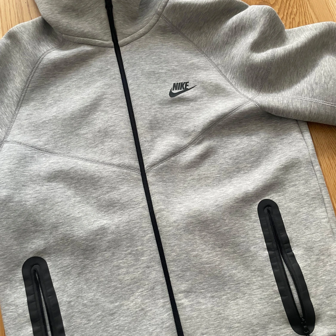 Grå Nike Tech Fleece - 1