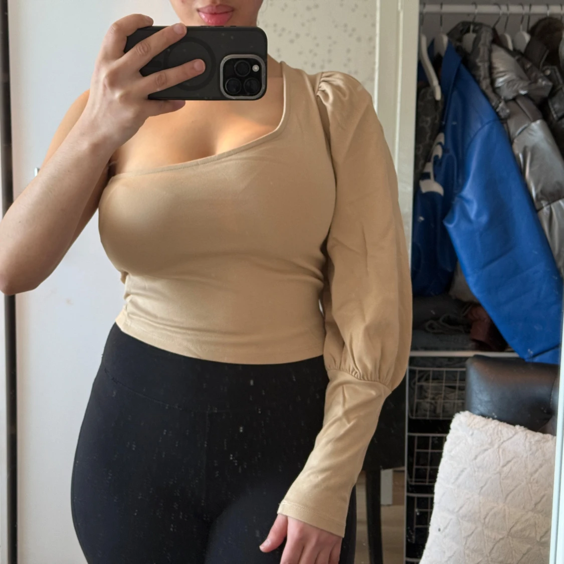 Beige oneshoulder topp från Nakd - 2