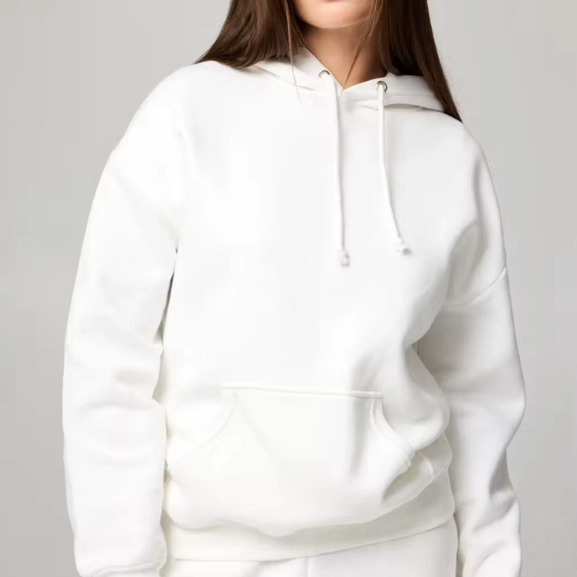 Vit hoodie med ficka - 1