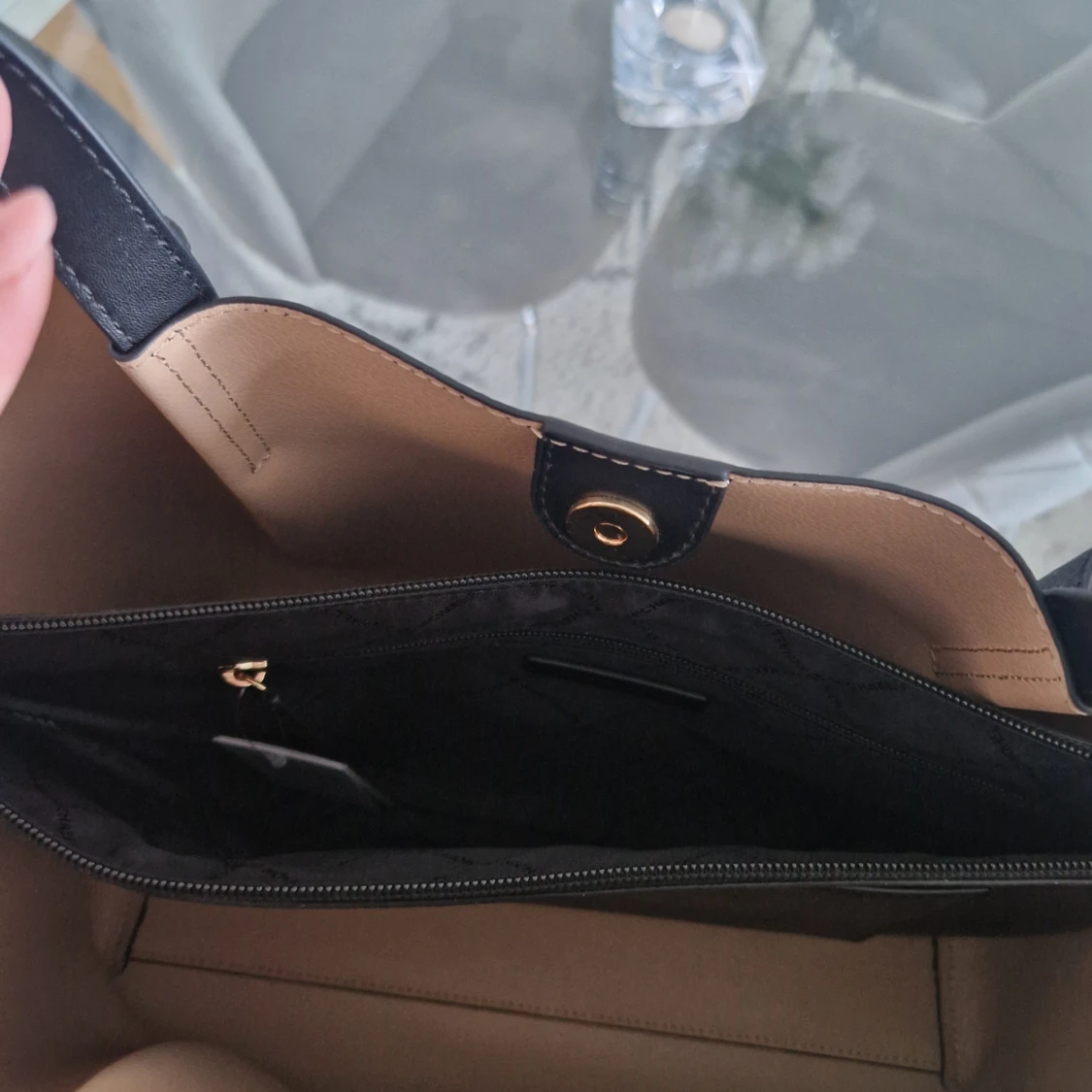 Svart handväska från Michael Kors - 2