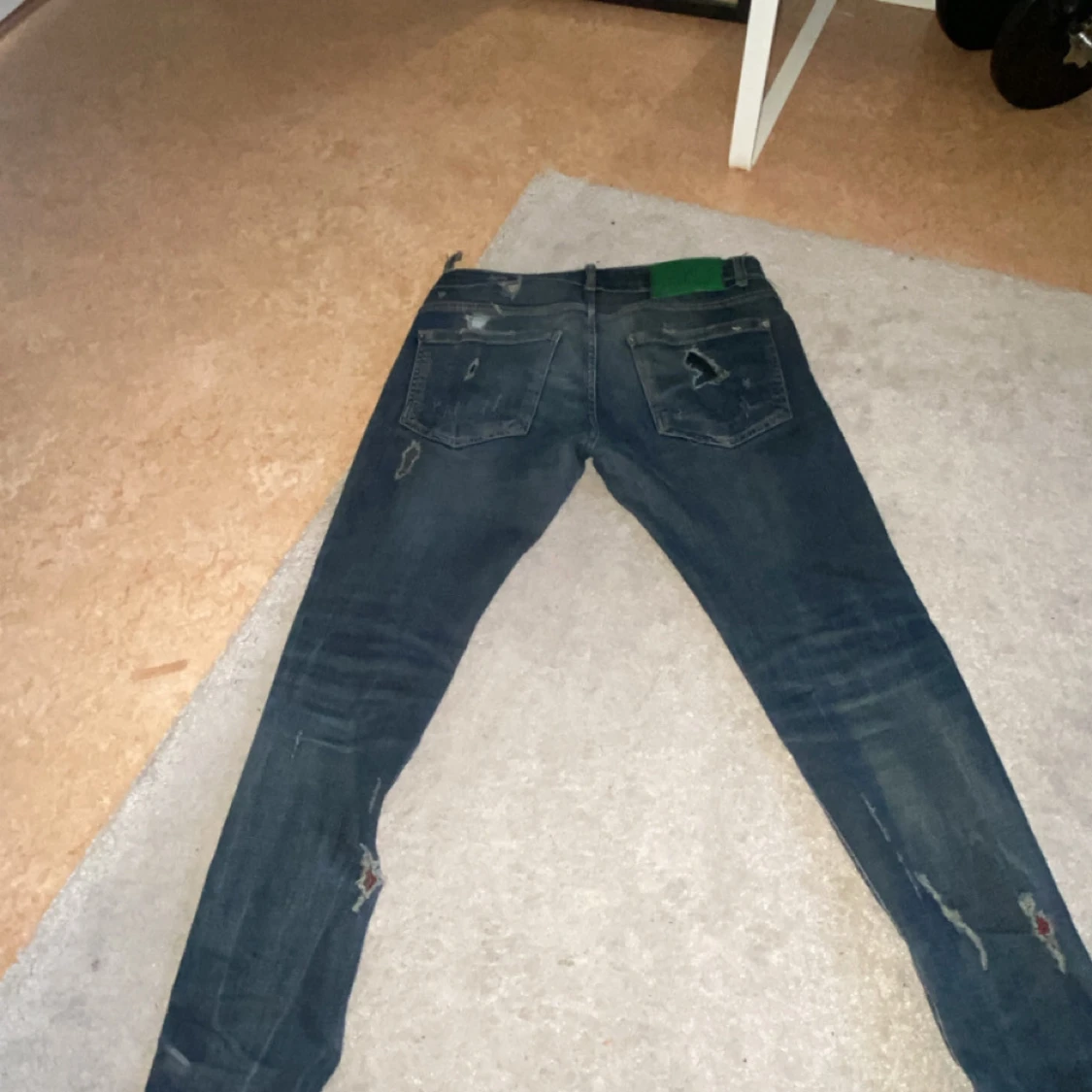 Blå slitna jeans från Dsquared2 med dragkedjedetalj - 2