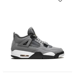 Air jordan 4 retro  - Säljer ett par Air Jordan 4 Retro för jag inte använder dem längre kostar 7000 nya storlek 40 passar 39 