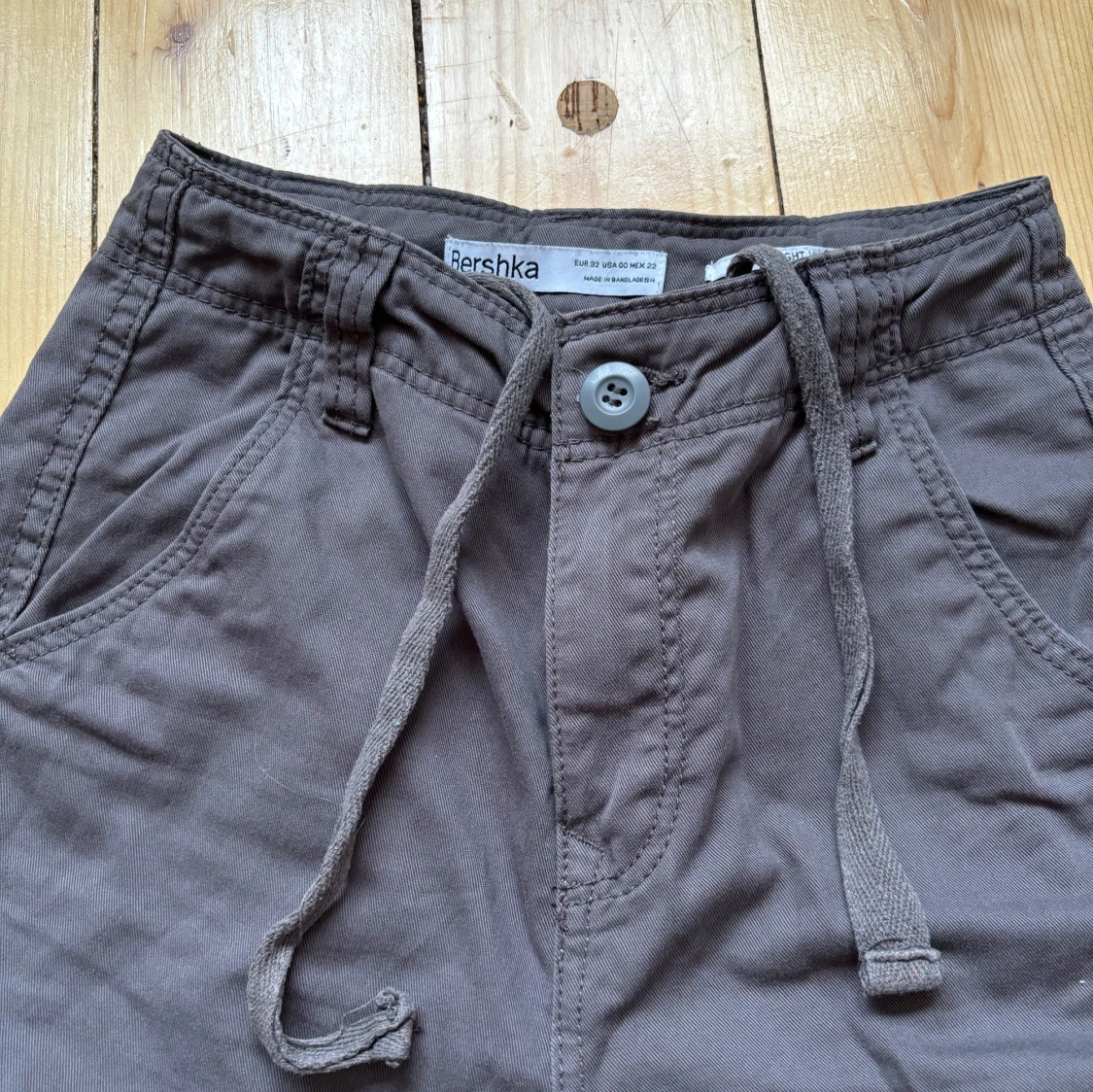 Mörkgråa cargobyxor - 2