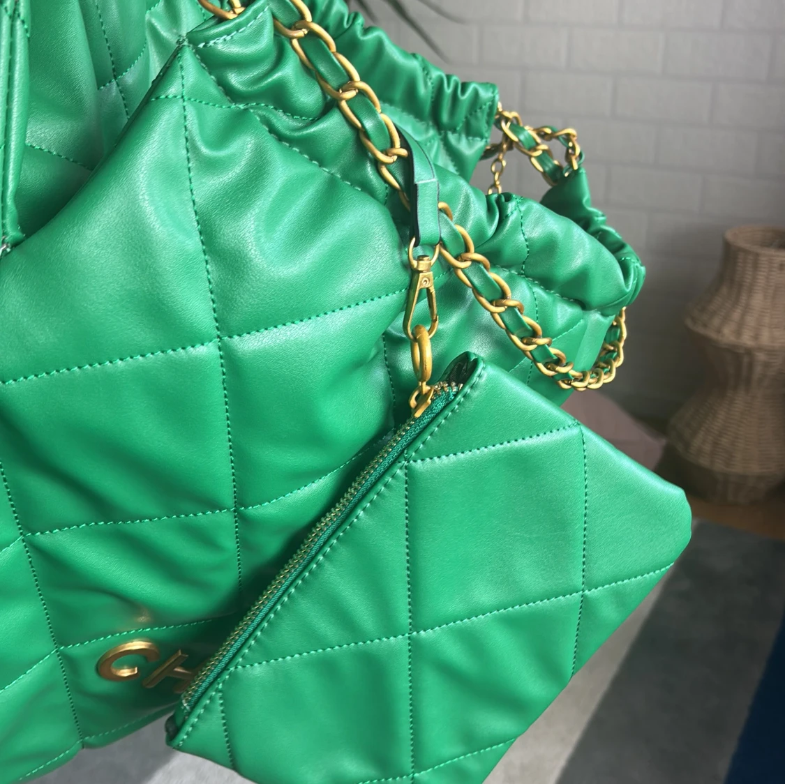 Grön quiltad axelväska  - 2
