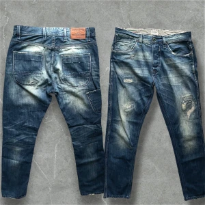 Jack&Jones vintage jeans - Vintage jeans med slitningar! Modellen på bilden är 183cm. Skriv vid funderingar 💬