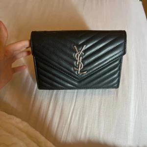 Väska  - Använd få tal gånger - som ny 