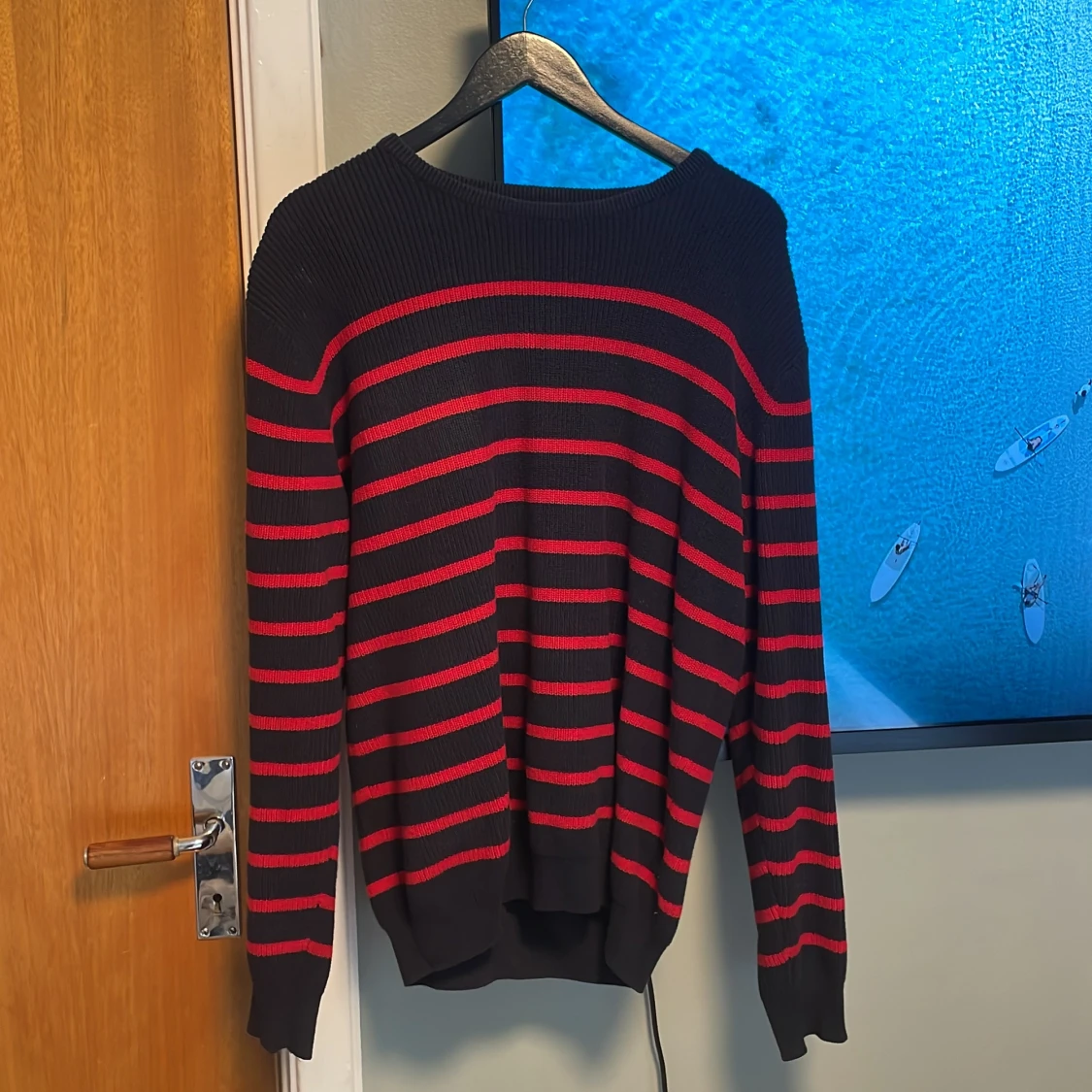 Randig mörkblå och röd stickad tröja från Park Lane