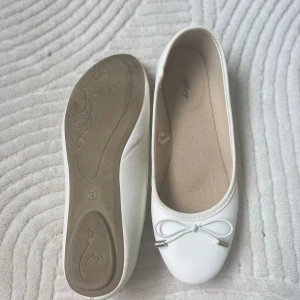 ballerina skor - vita ballerina skor i storlek 37