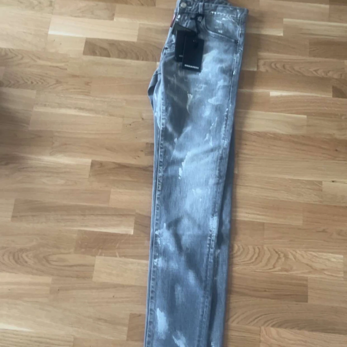 Grå Dsquared2 jeans med slitningar  - 1