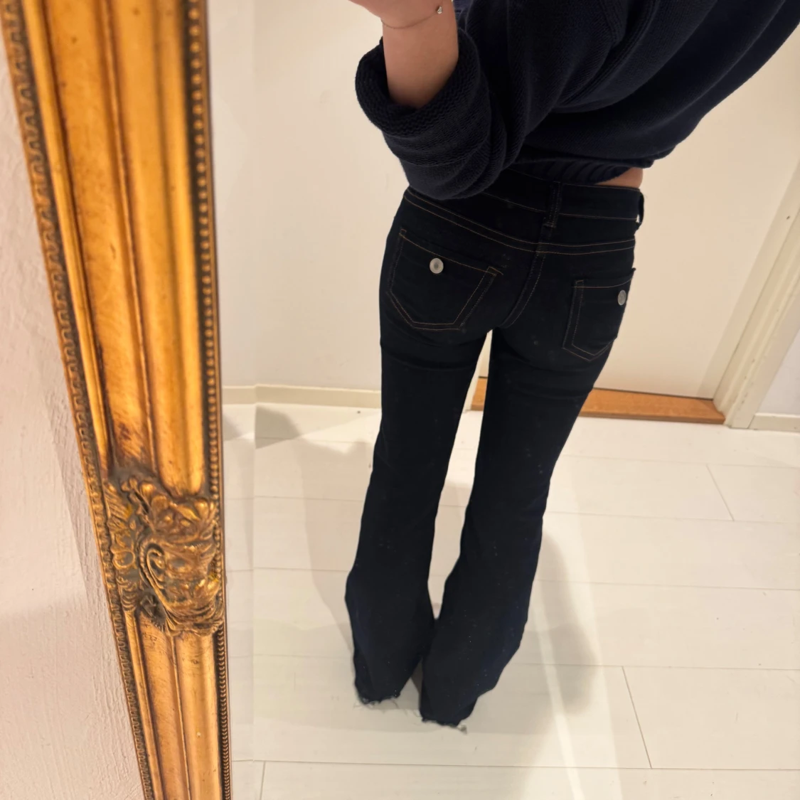 Mörkblå bootcut jeans med låg midja - 1