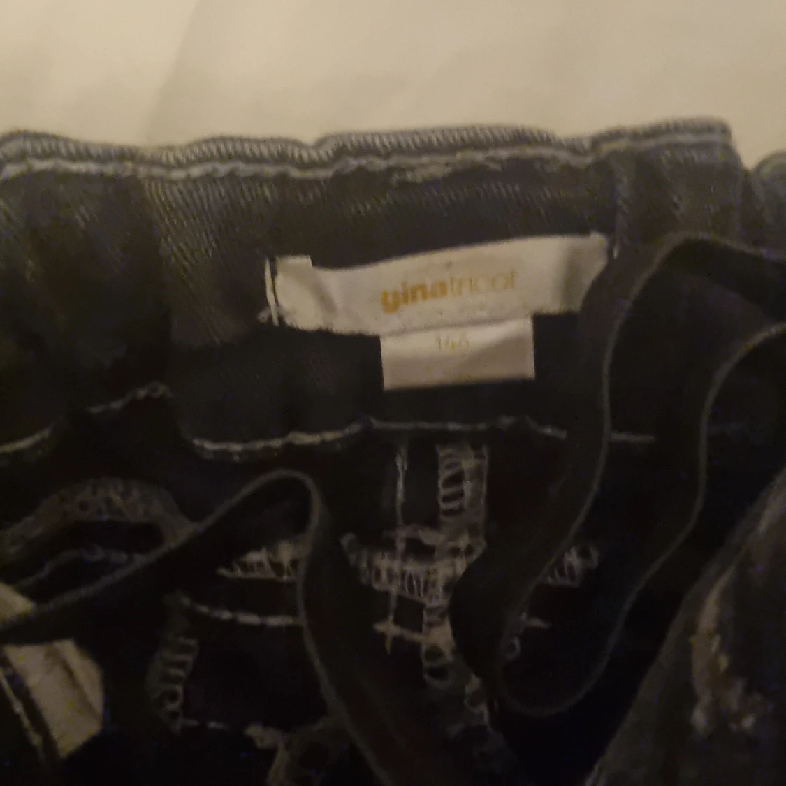 Svarta jeansbyxor från Gina Tricot - 2