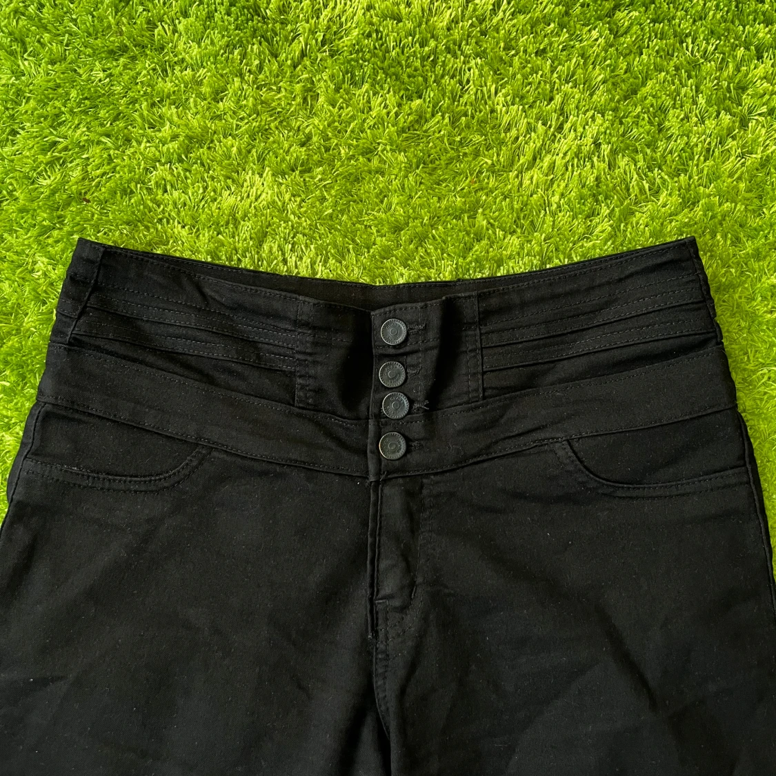 Svarta byxor med hög midja från Classix - 1