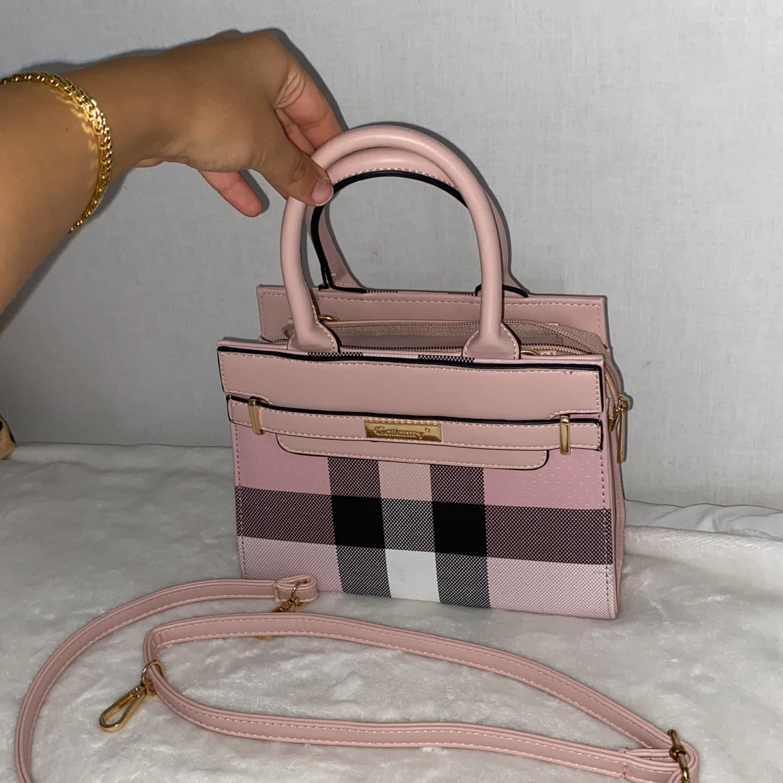 Rutig rosa handväska med axelrem - 3