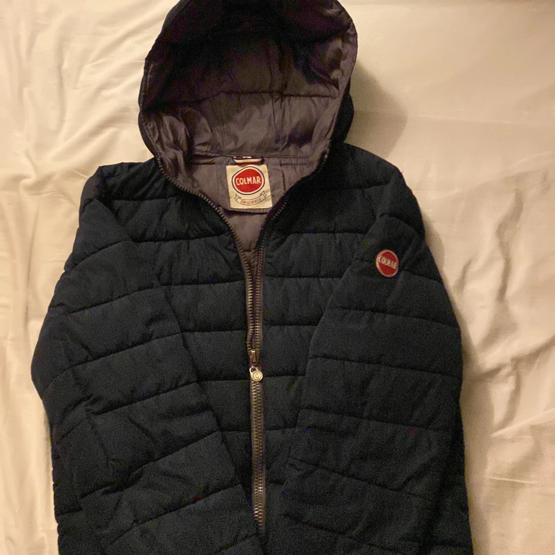 Mörkblå Colmar pufferjacka med huva