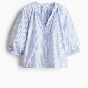 SÖKER - Söker randig tröja från H&M i storlek xs eller S🥰