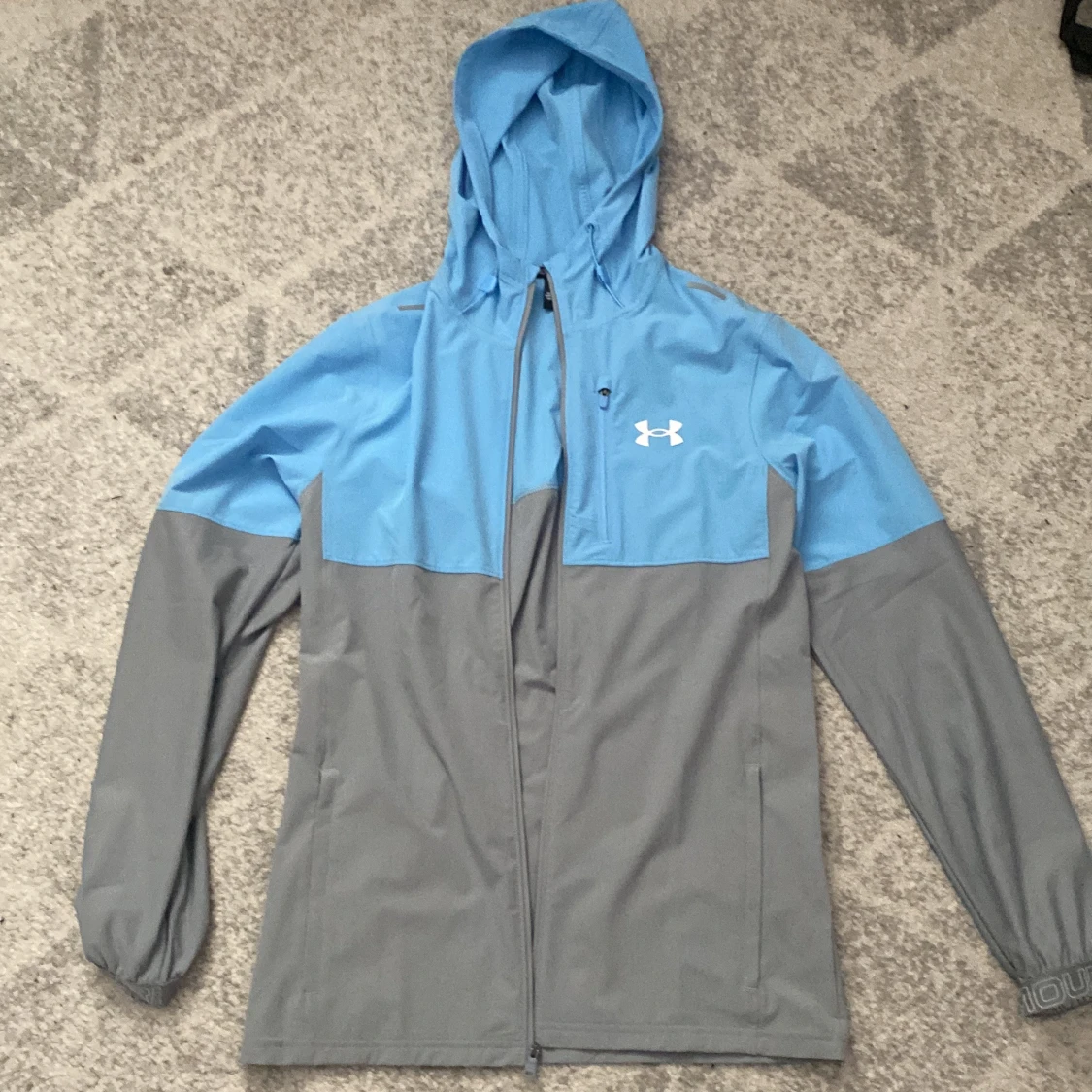 Under Armour blå/grå vindjacka